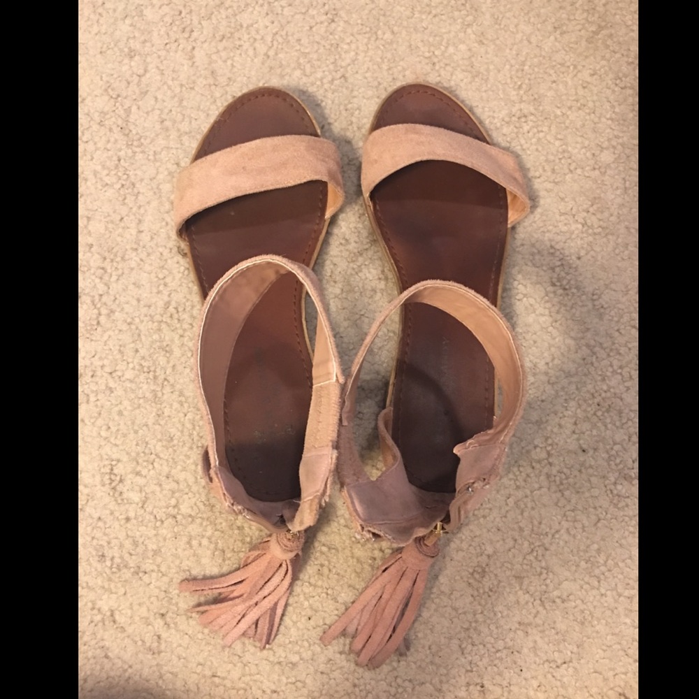 Heeled zip-up tassel sandals